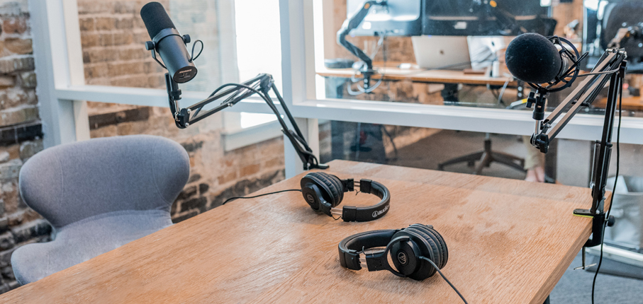 6 Podcasting Features That Boost Your Publishing Business